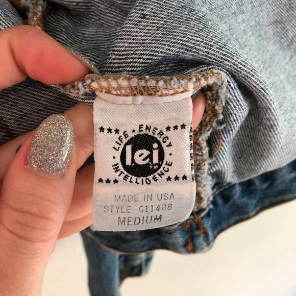 Vintage 90’s L.e.i flower embroidered jean jacket - Picture 4 of 6